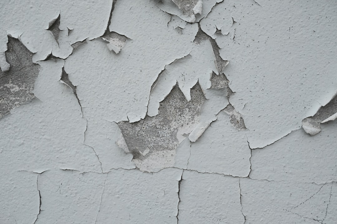 peeling-paint-reveals-the-aged-weathered-surface-ptfaijgpicq